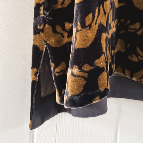 Sundance Roaming Dreams Horses Velvet Graphic Gold Black Women Medium Western - Picture 8 of 9